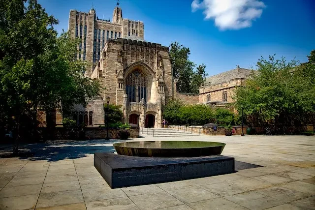 Universidad de Yale